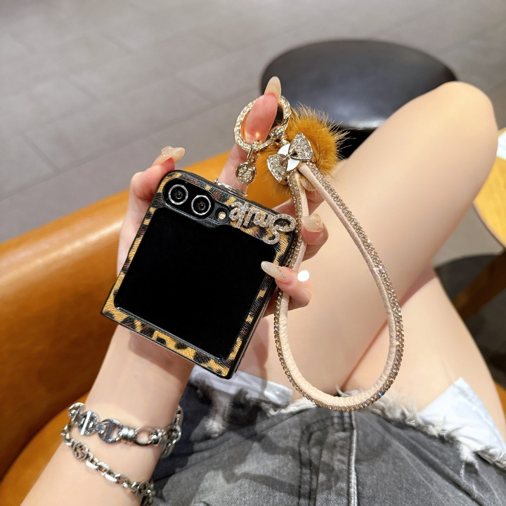 Leopard KT Case - Stylish Protection with Chain & Stand