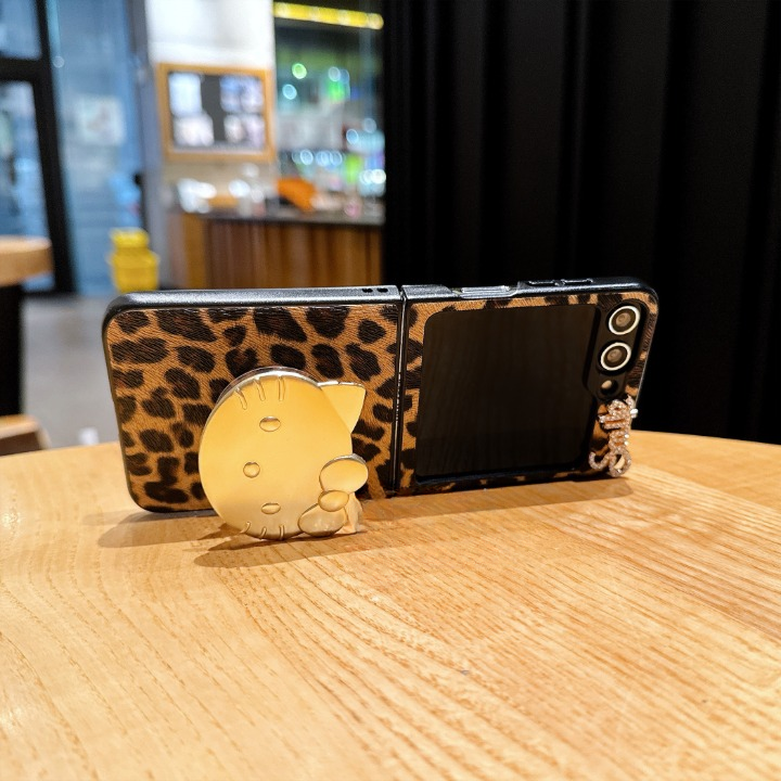 Leopard KT Case - Stylish Protection with Chain & Stand