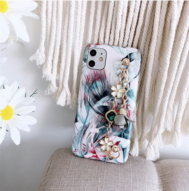 Floral Rhinestone iPhone Case: Elegance & Protection