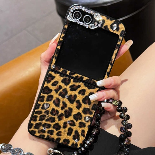 3D Diamond Leopard Print Case with Black Crystal Chain for Samsung Z Flip